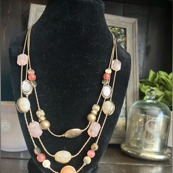 Beautiful Layered statement necklace. Silver tone w gorgeous stones. - Picture 1 of 5